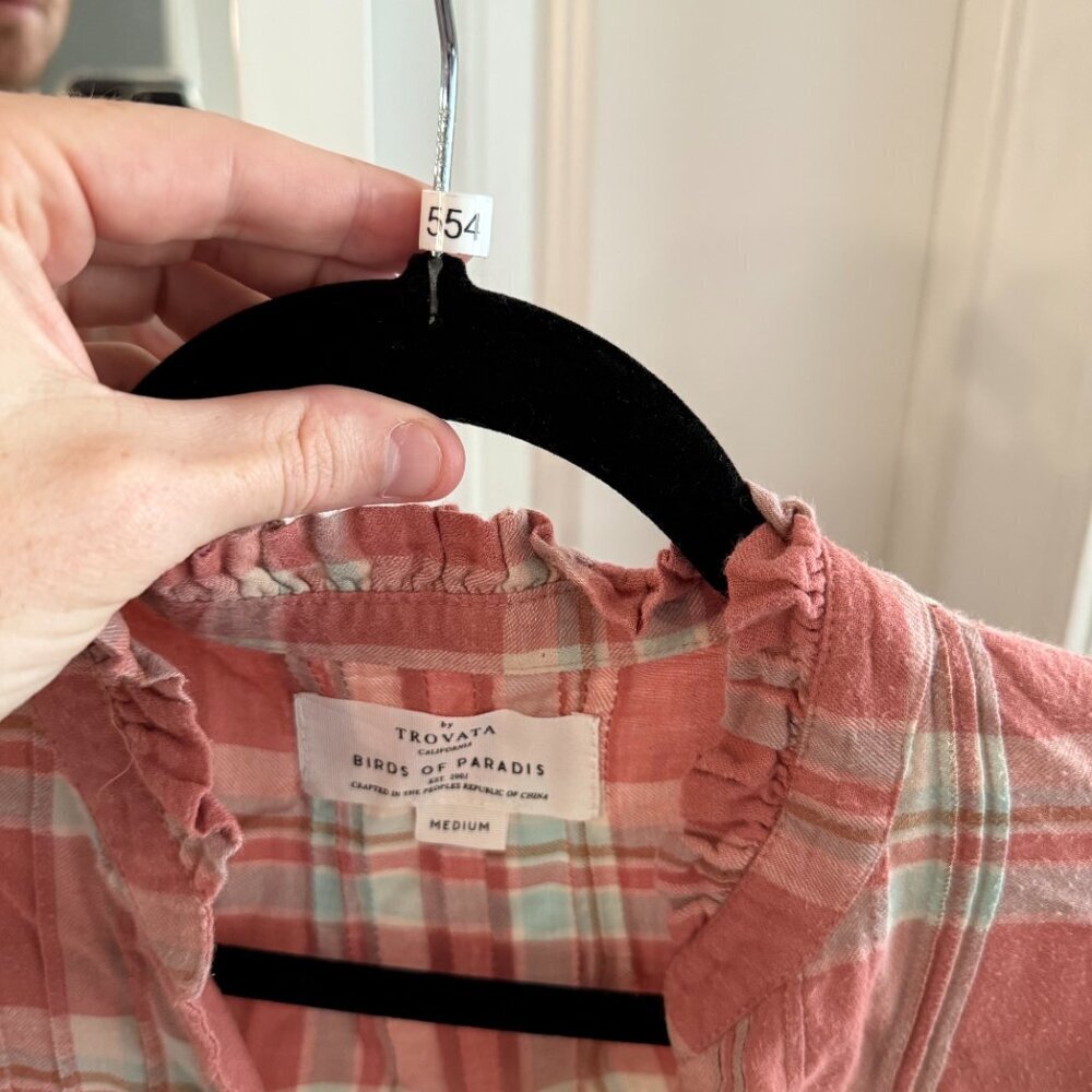 Trovata Button Up Long Sleeve Blouse Size Medium Color Pink - Picture 5 of 6
